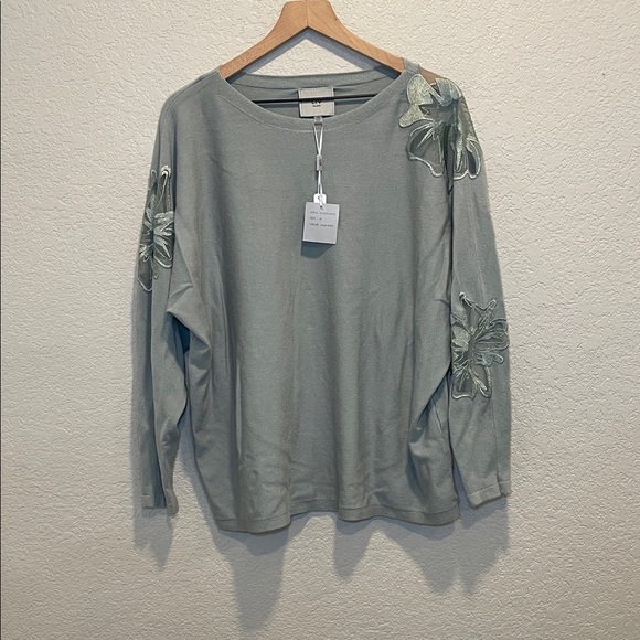 LIV Milano Light Green Gray Knit Top with Flower Accent Size 1X - Picture 1 of 8